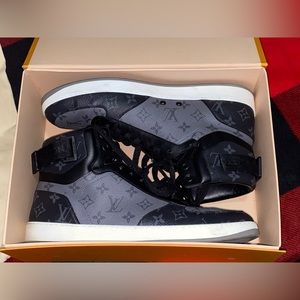 Louis Vuitton
Rivoli leather high trainers
